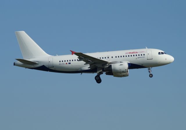 Airbus A319 (9H-AEJ) - Still partly in Air Atlantic colors