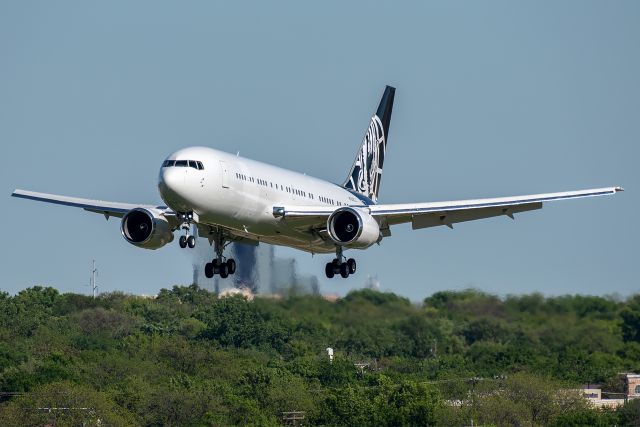 BOEING 767-200 (N767CJ)