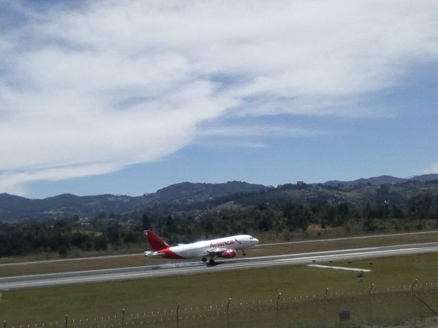 Airbus A319 (N557AV)