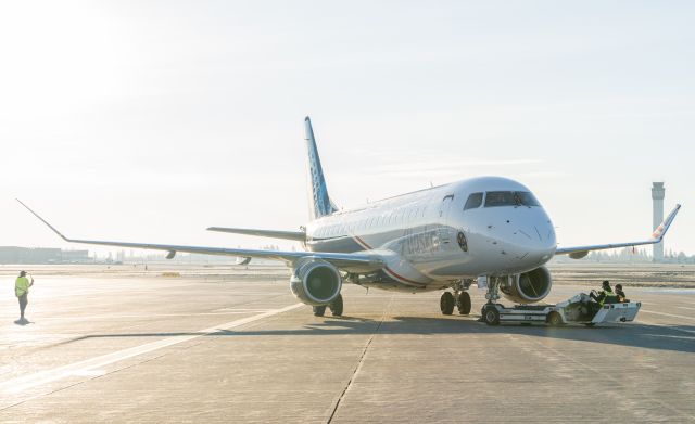 Embraer 175 (N651QX)