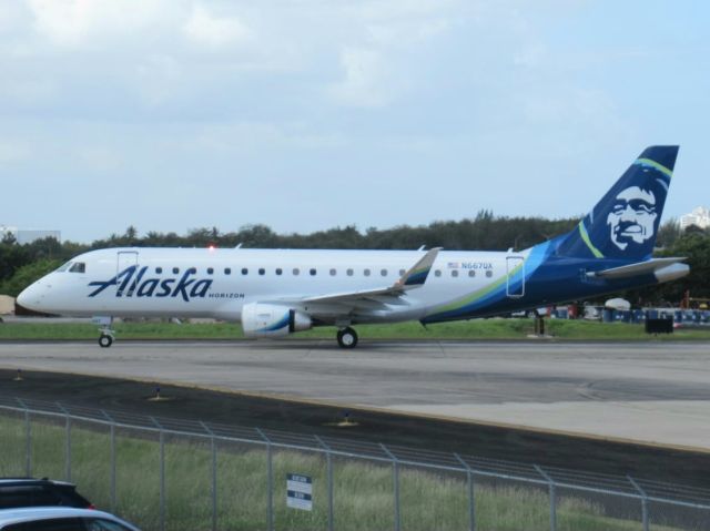 EMBRAER 175 (long wing) (N667QX)