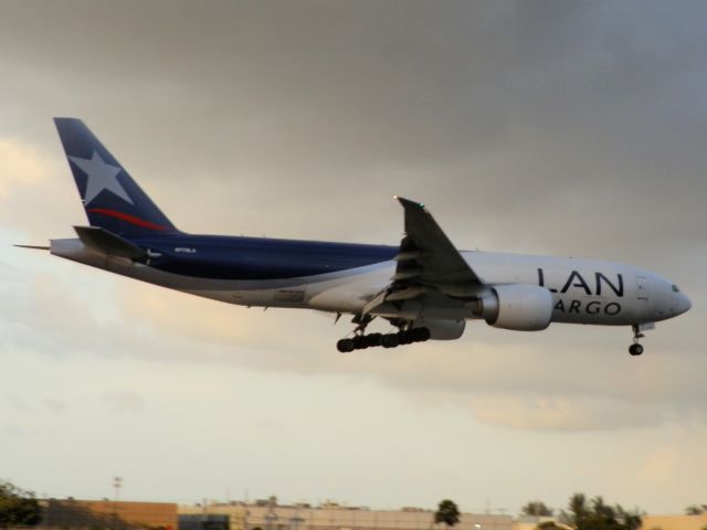 BOEING 777-200LR (N778LA)