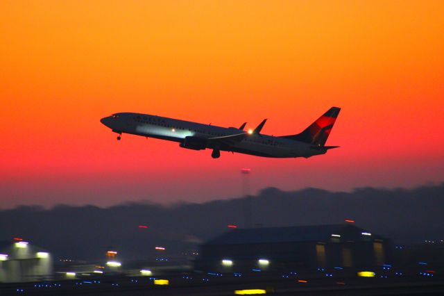 Boeing 737-900 (N929DZ)