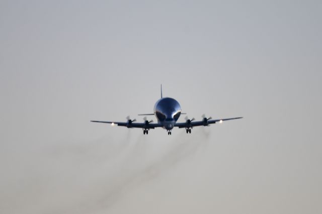 Aero Spacelines Super Guppy (NASA941) - Short final