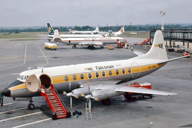 SE-CNK — - FALCONAIR - VICKERS 748D VISCOUNT - REG :SE-CNK (CN 227) - LONDON - GATWICK UK- ENGLAND - EGKK (11/6/1967)