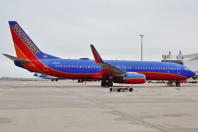 Boeing 737-800 (N8319F) - #2photo ever uploaded of N8319F on FlightAware.Com  - I LUV ETOPS/Winglets @ KBOS Logan !