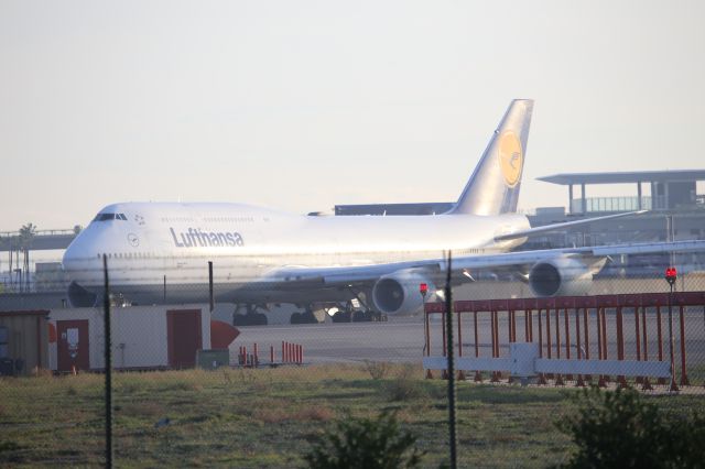 BOEING 747-8 (D-ABYM)