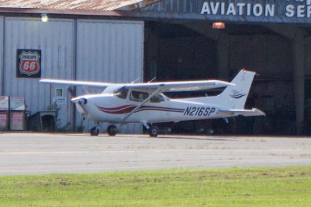 Cessna Skyhawk (N216SP)