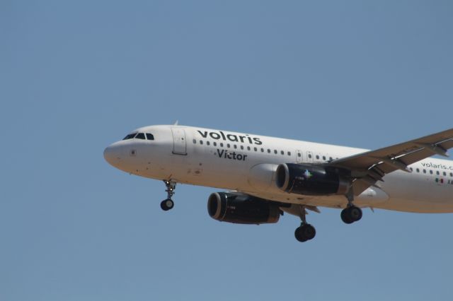 Airbus A320 (XA-VOW) - FINAL APPROACH 27