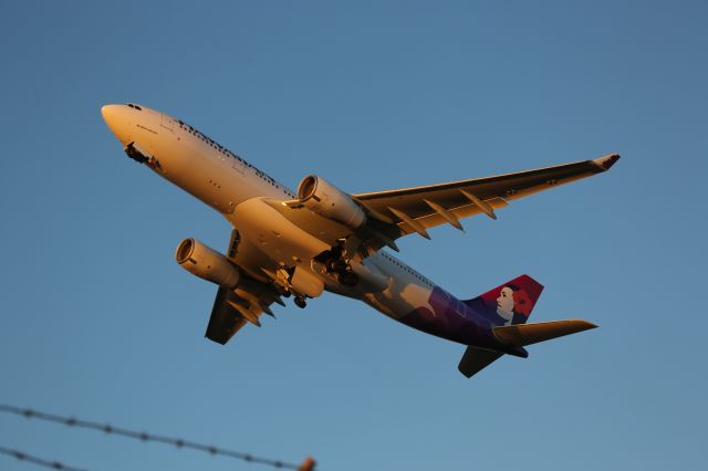 Airbus A330-200 (N379HA)