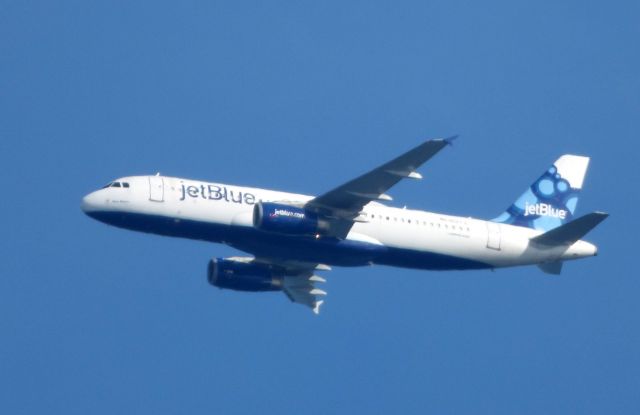 Airbus A320 (N527JL) - Shown here is a jetBlue Airbus A320 a few moments until landing in the Winter of 2017.