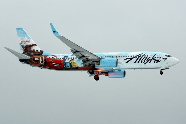 Boeing 737-800 (N570AS) - Alaska 768 in new Disney livery, arriving from San Diego