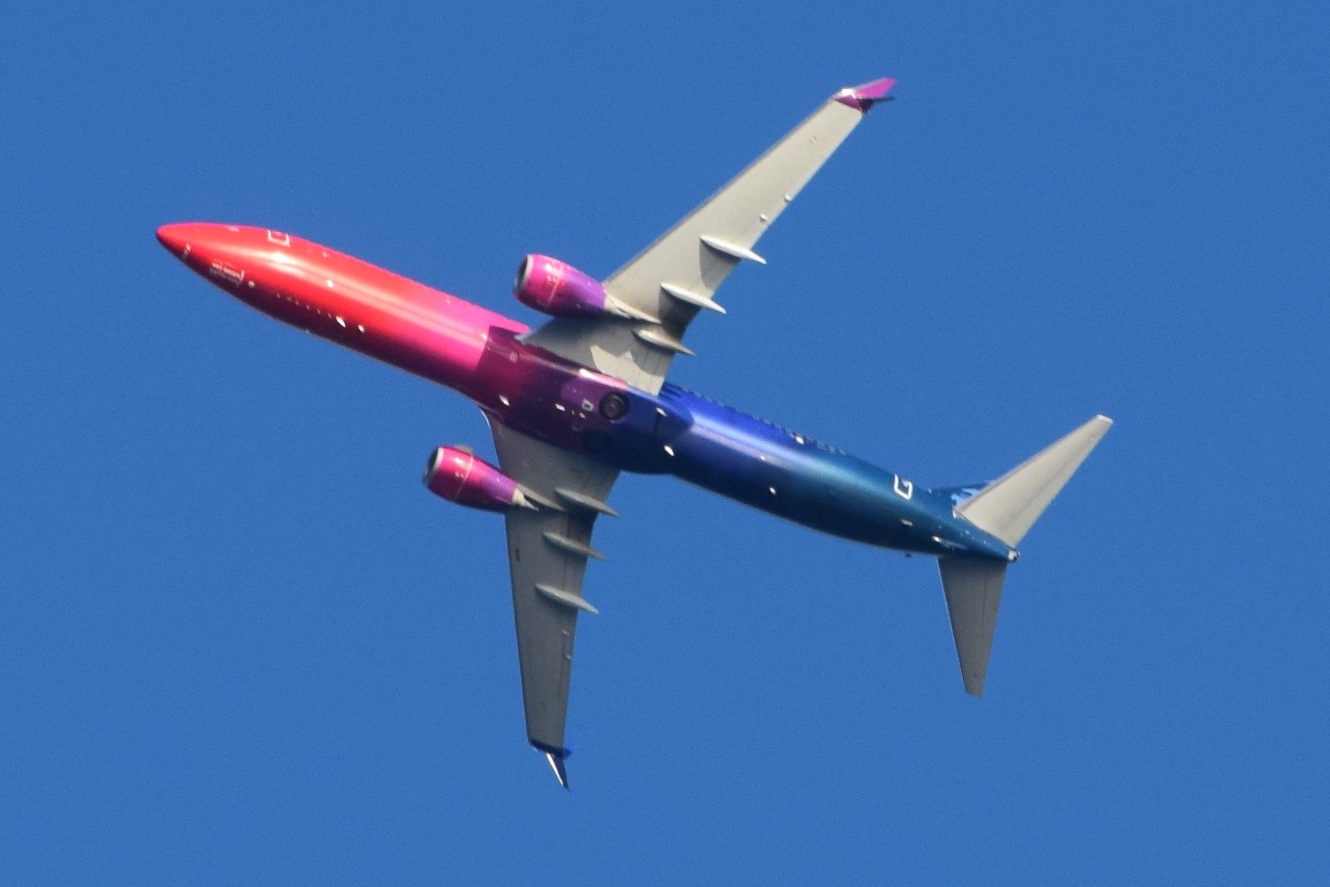 Boeing 737-700 — - True Color