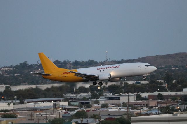 BOEING 737-400 (N733CK)