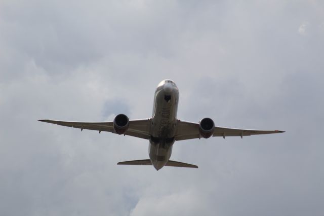 Boeing 787-9 Dreamliner (G-VWOO) - Airline: Virgin Atlanticbr /Plane: B787-9br /Location: LHR (Great Southwest Road, LHR)br /Date: 04.09.22 (dd/mm/yy)