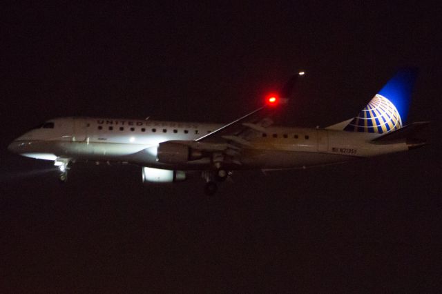 Embraer 170/175 (N213SY)