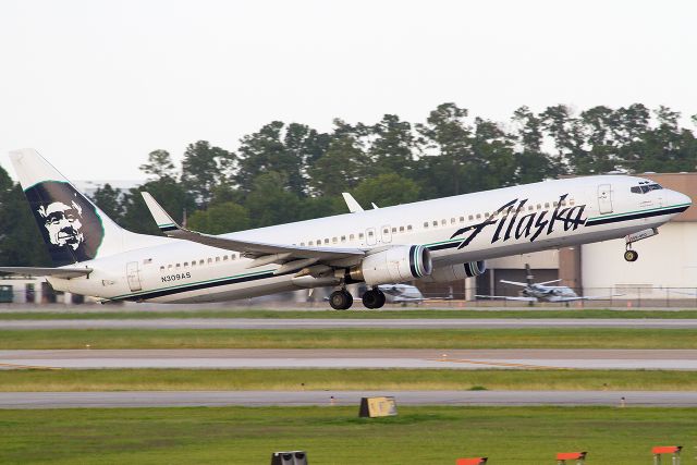 Boeing 737-900 (N309AS)