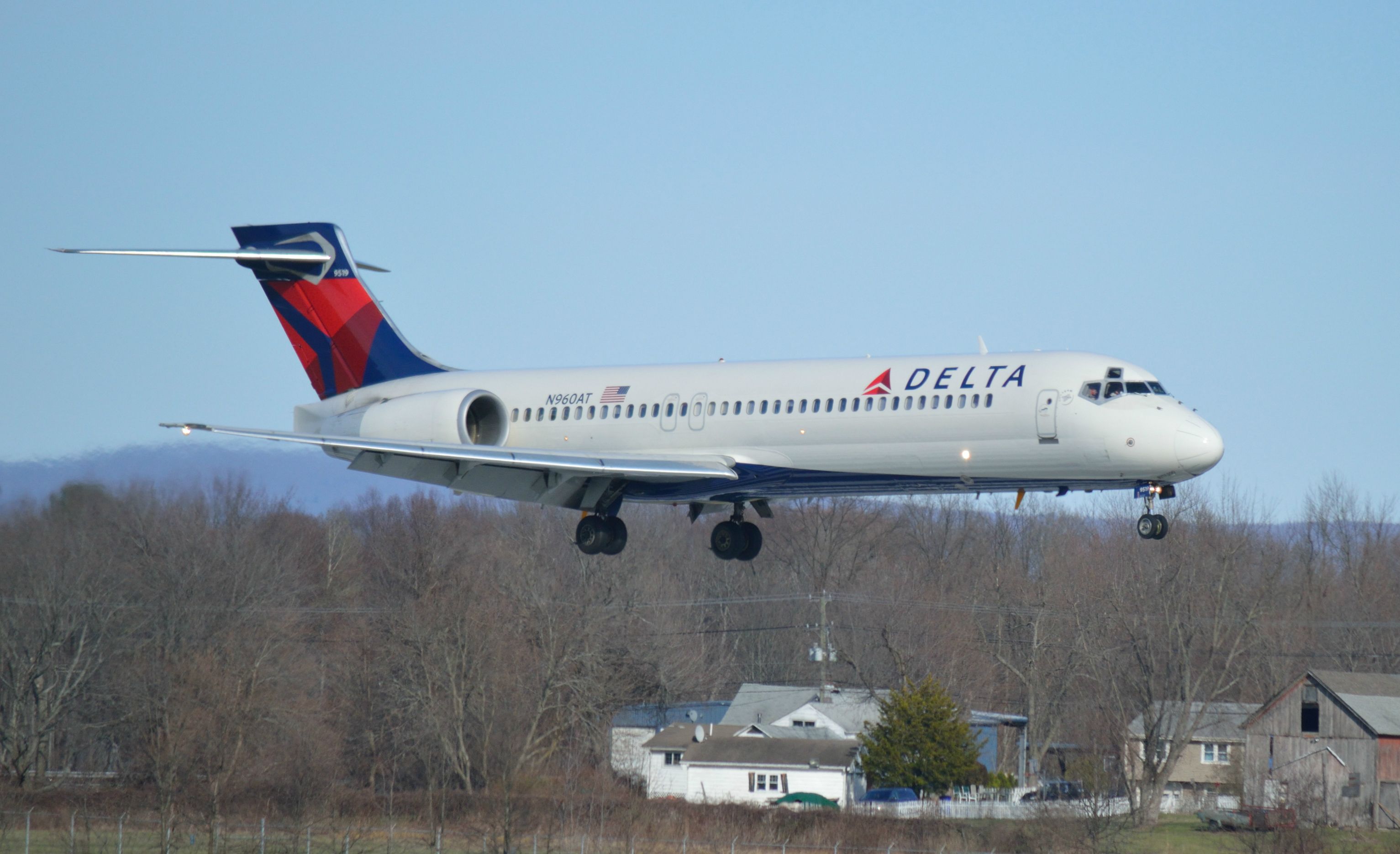 Boeing 717-200 (N960AT) - Ex AirTran bird on final for Runway 24 at BDL. 