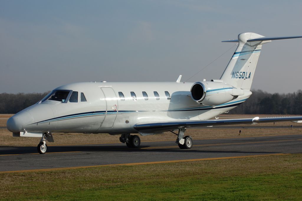 Cessna Citation III (N650LA) - Taxiing on alpha to parking at Lone Star.