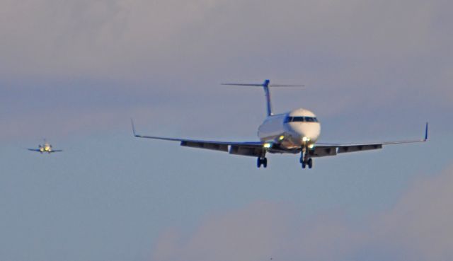 Canadair Regional Jet CRJ-200 (N8492C)