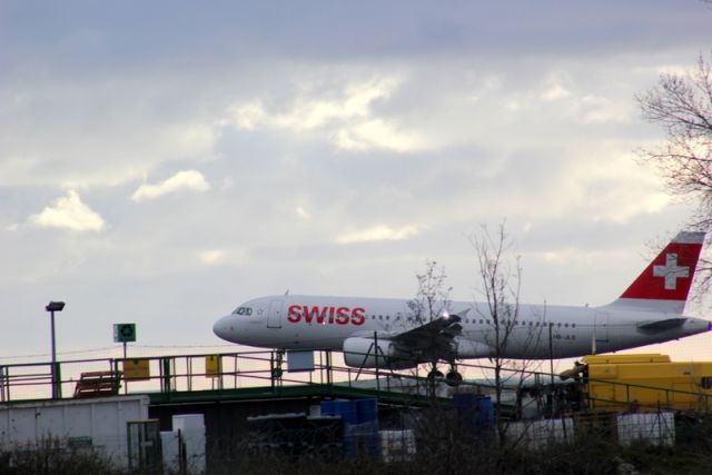 Airbus A320 (HB-JLS)