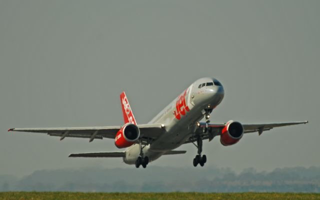 Boeing 737-800 (G-LSAE)