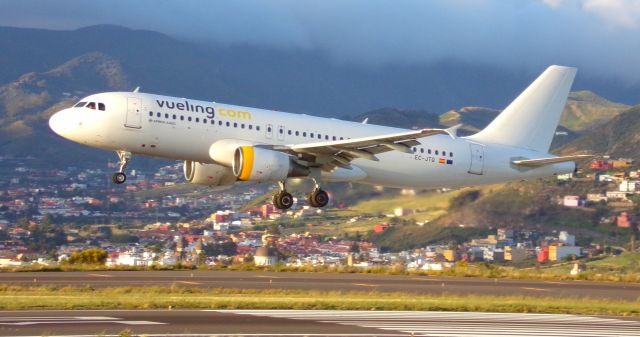 Airbus A320 (EC-JTQ)