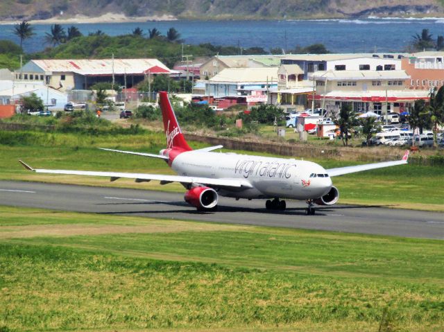 Airbus A330-300 (G-VKSS)