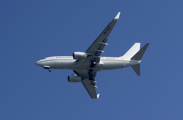 Boeing 737-700 (A6-RJU)