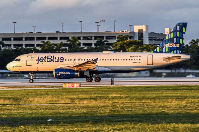 Airbus A320 (N569JB)