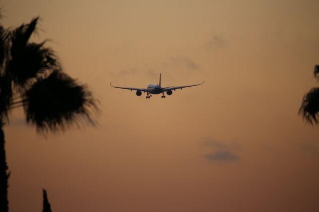 Airbus A350-900 (9V-SJC)