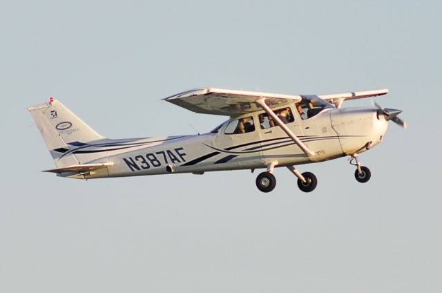 Cessna Skyhawk (N387AF) - Seen at KFDK on 11/15/2009.      a href=http://discussions.flightaware.com/profile.php?mode=viewprofile&u=269247  [ concord977 profile ]/a