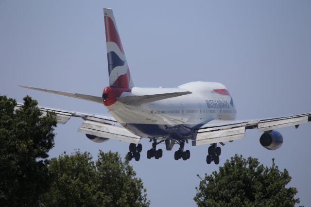 Boeing 747-400 (G-BNLW)