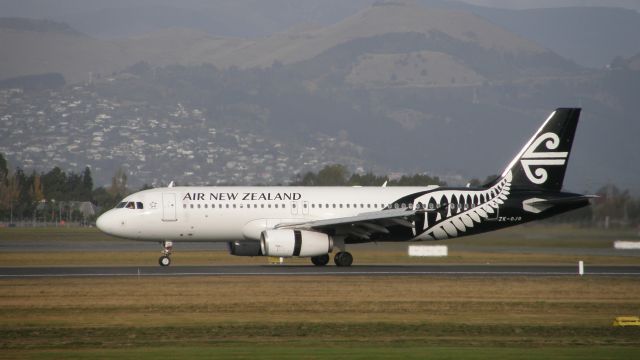 Airbus A320 (ZK-OJQ)