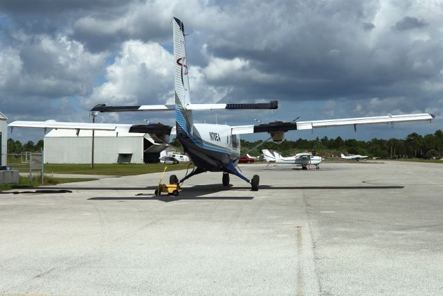 De Havilland Canada Twin Otter (N70EA) - 17/10/2022: DEHAVILLAND DHC-6-200 plane on the ramp at Skydice Club in Sebastian airport.