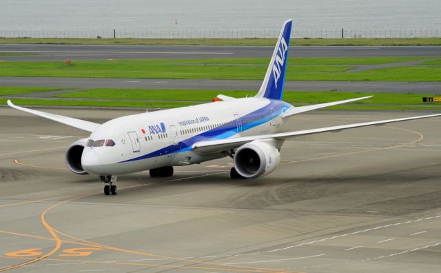 Boeing 787-8 (JA825A)