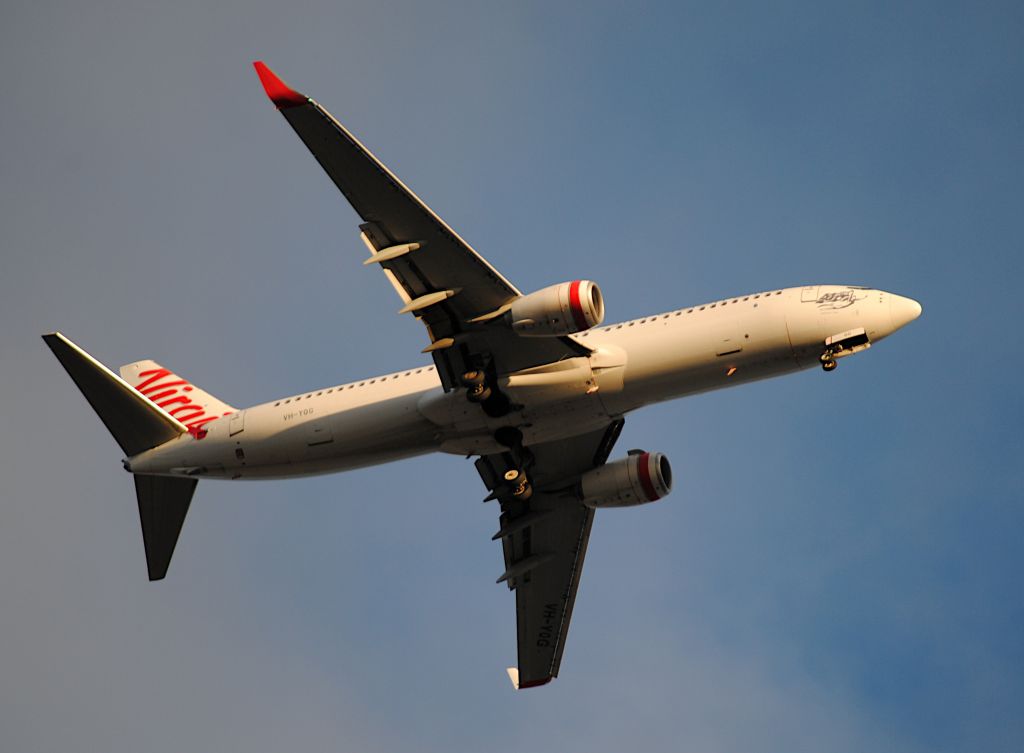 Boeing 737-800 (VH-YQG)