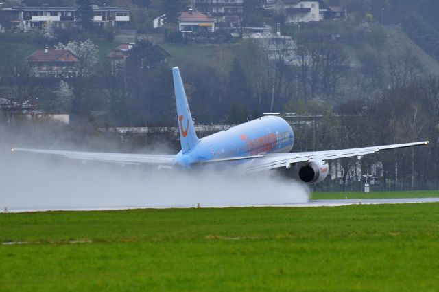 Boeing 757-200 (G-BYAW)