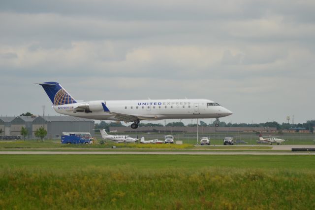 Canadair Regional Jet CRJ-200 (N929EV) - N929EV on final to Runway 15 in Sioux Falls SD on 6-12-15