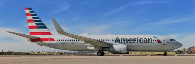 Boeing 737-700 (N981AN) - Phoenix barry m. goldwater terminal 4 taxiway Charlie arrival 08apr19