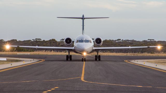 Fokker 100 (VH-XKN)