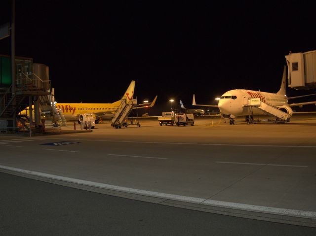 Boeing 737-700 (D-ATUB) - D-ATUB & D-AHFO -2 meets 4 a Night-