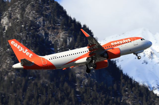 Airbus A320 (G-UZLR)