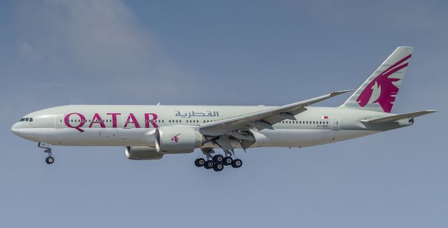 Boeing 777-200 (A7-BBC) - A relative newcomer to LAX, QTR739 arrives from Hamad Intl. On short finals for runway 24R at LAX