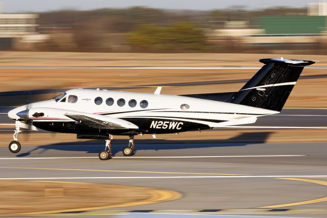 Beechcraft Super King Air 200 (N25WC)