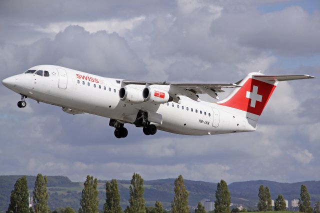 Avro RJ-100 Avroliner (HB-IXN)