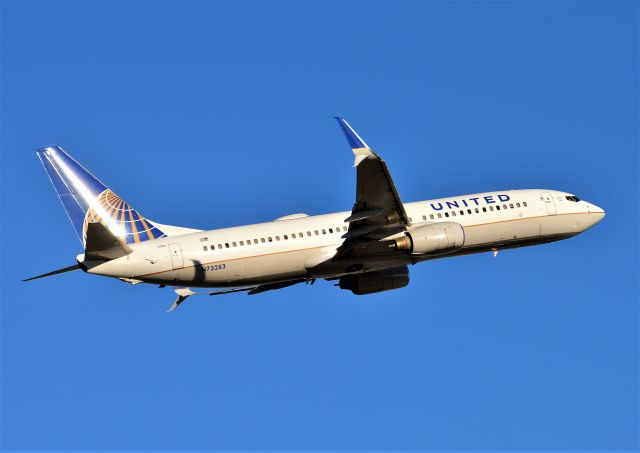 Boeing 737-800 (N73283)
