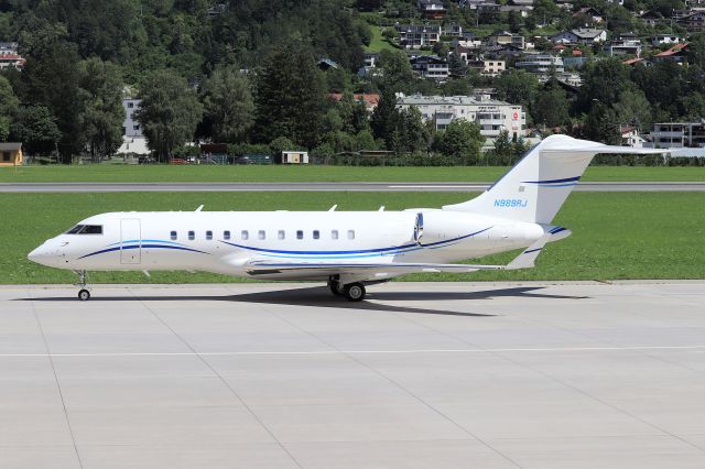 Bombardier Global 5000 (N989RJ)
