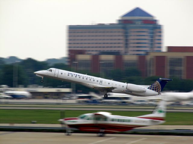 Embraer ERJ-145 (N13988)