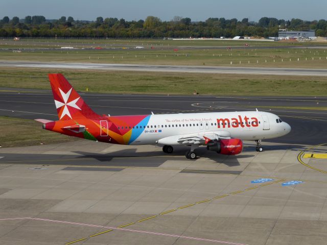 Airbus A320 (9H-AEK) - Air Malta A320-200 9H-AEK taxiing to 23L DUS, 22.09.2019.